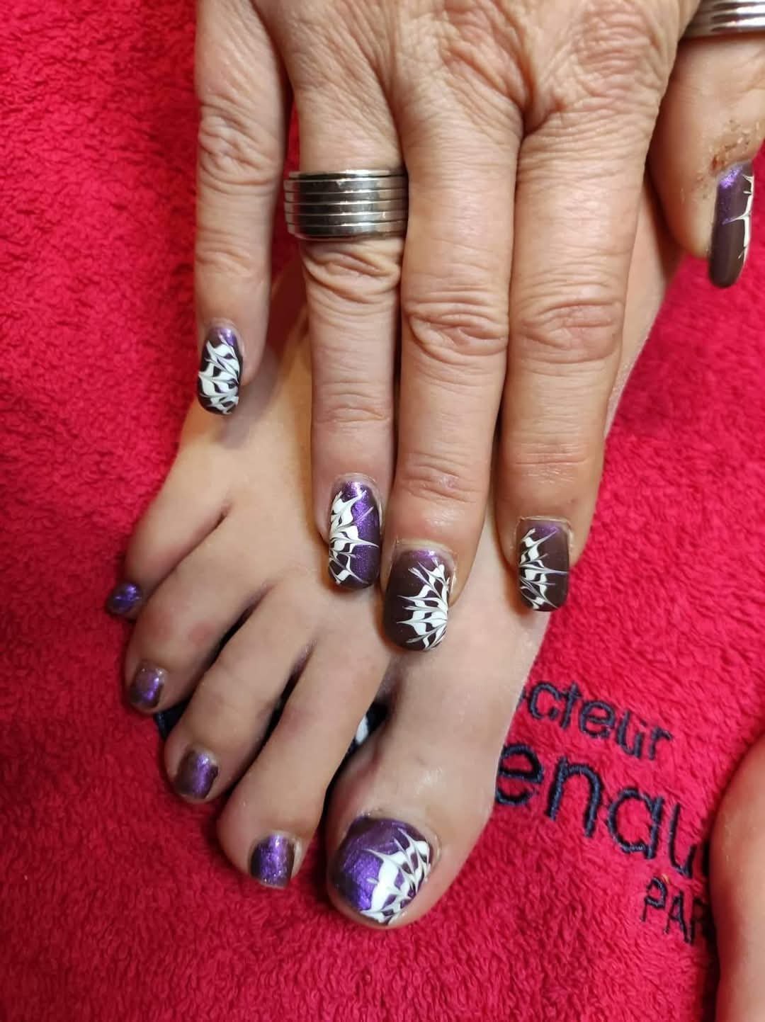 Onglerie ; vernis ; semi-permanent ; gel ; remplissage ; ongle ; manucure ; pedicure ; beauté des mains ; pose d'ongle ; nail art ; soin des ongles ; soin mains ; bar à ongles ; normes cosmétiques française ; base ; top coat ; dépose ;  décoration d'ongle ; réparation ongle ; pose de capsules ; 